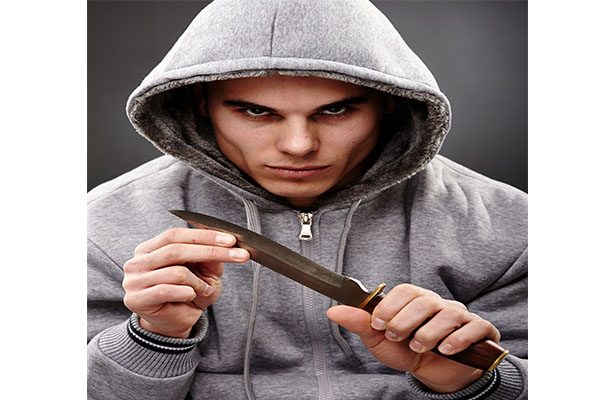 Adolescenti violenti. Come è possibile arrivare ad aggredire, usare armi o uccidere, anche per futili motivi?