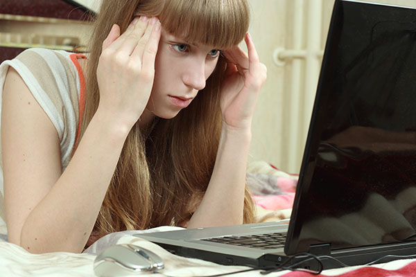 Adescamento online, impariamo a riconoscere i pericoli del web
