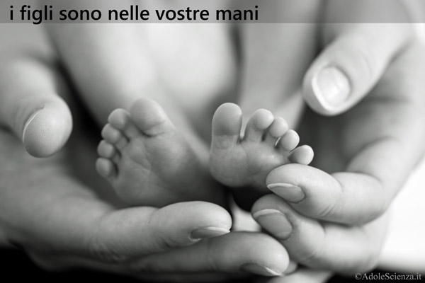 Figli nelle mani dei genitori