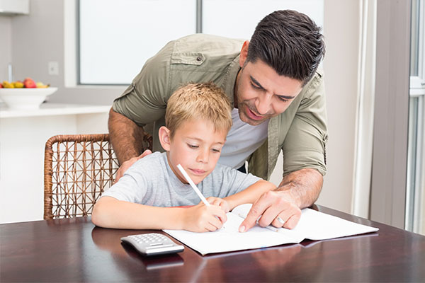 I trucchi per far fare i compiti ai figli