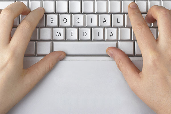 Identità virtuali ai tempi dei profili sui social network