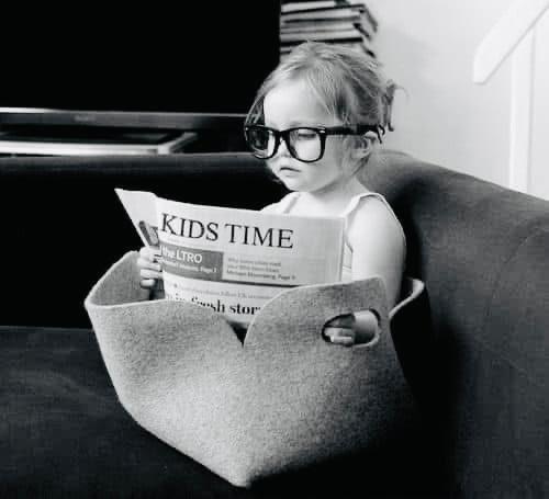 bambina che legge